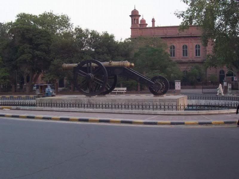 Kim's Gun -Zamzama (Back view).