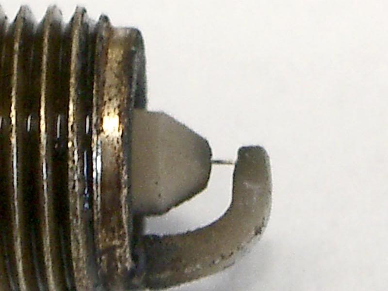 Platinum sparkplug with loose electrode