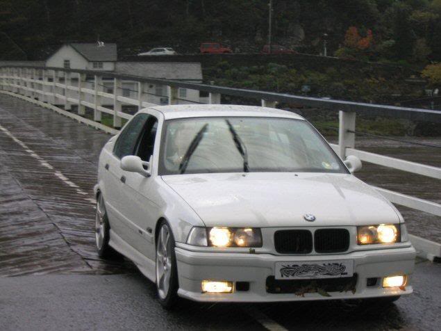 alpine white 328 sport saloon