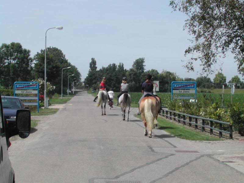 even zwaaien naar de achter blijvers