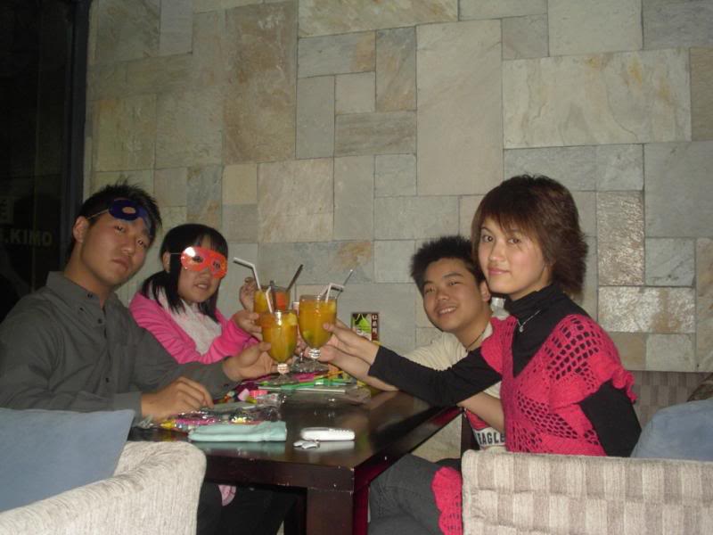 drinking for 4, cheers~~