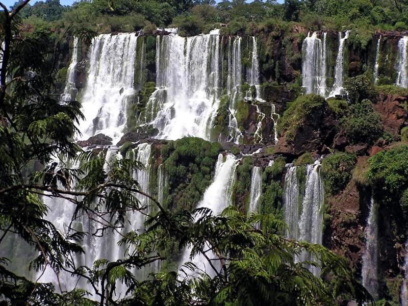 Closeup view form the lower circuit of Iguazu