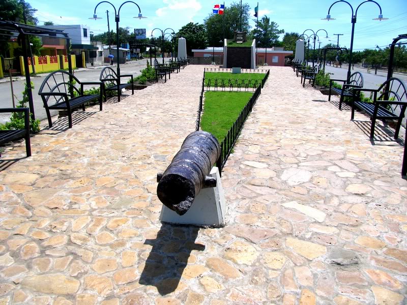 PARQUE HEROES 14 DE JUNIO 4