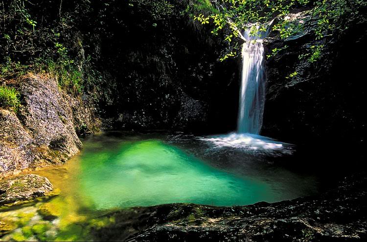 LITTLE WATERFALL AT EMERALD SPRINGS