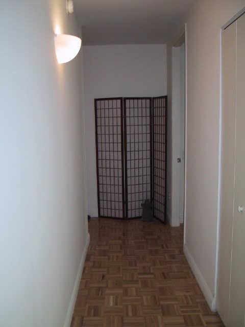 88 Greenwich Hallway 2