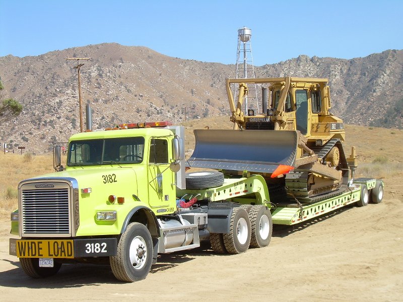 US BLM Dozer and Transport 3182 (a)