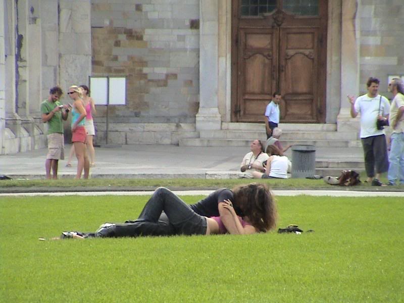 Amore in Pisa Italy...get a room!