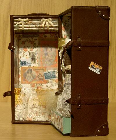 On the left side there's a rail for clothes hangers, a ...