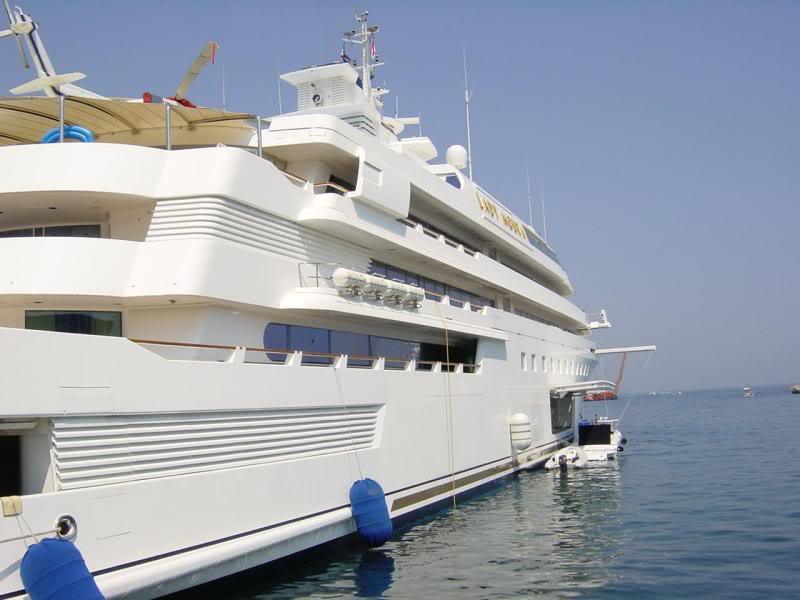 Sideview of Lady Moura