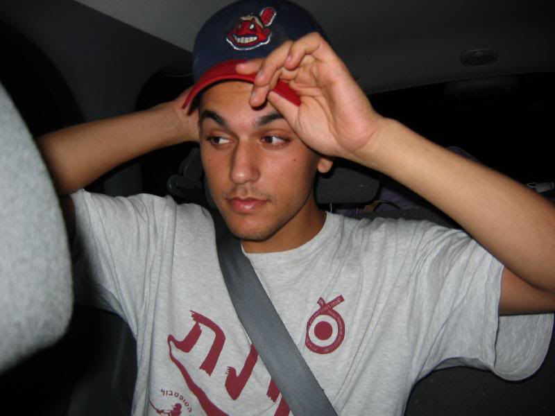 damn head is to big for the hat