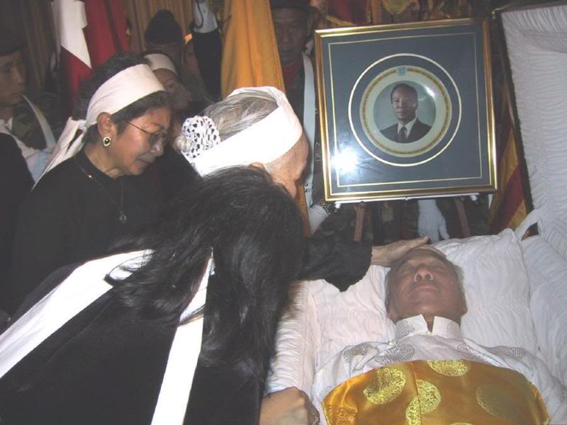 Co Sau den Tham Va Chao Tien Biet