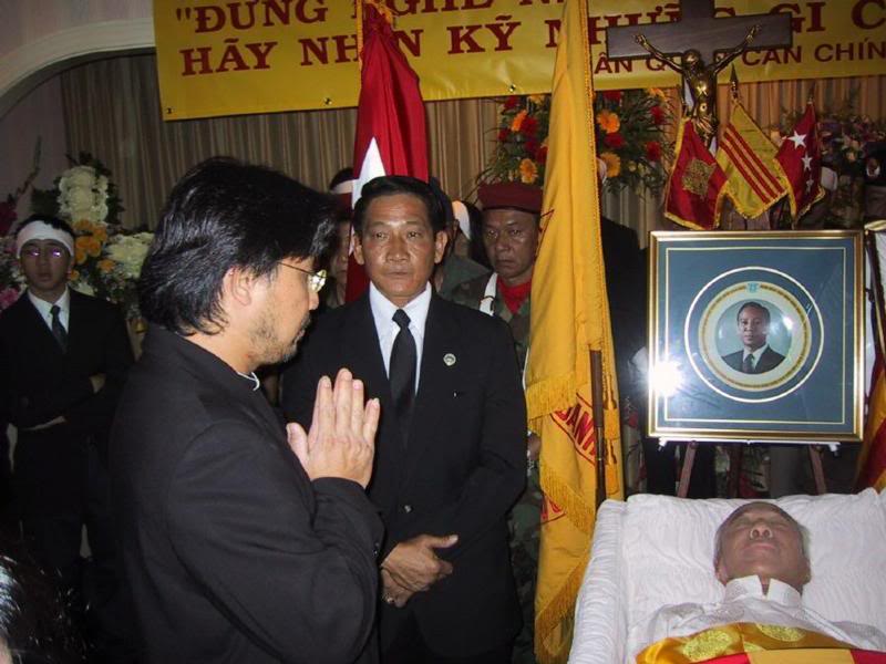 The He Tre / Chap Tay Khan Nguyen