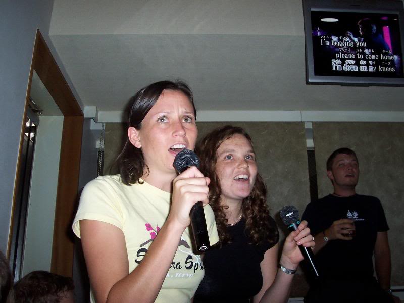 Em & Liz appearing live