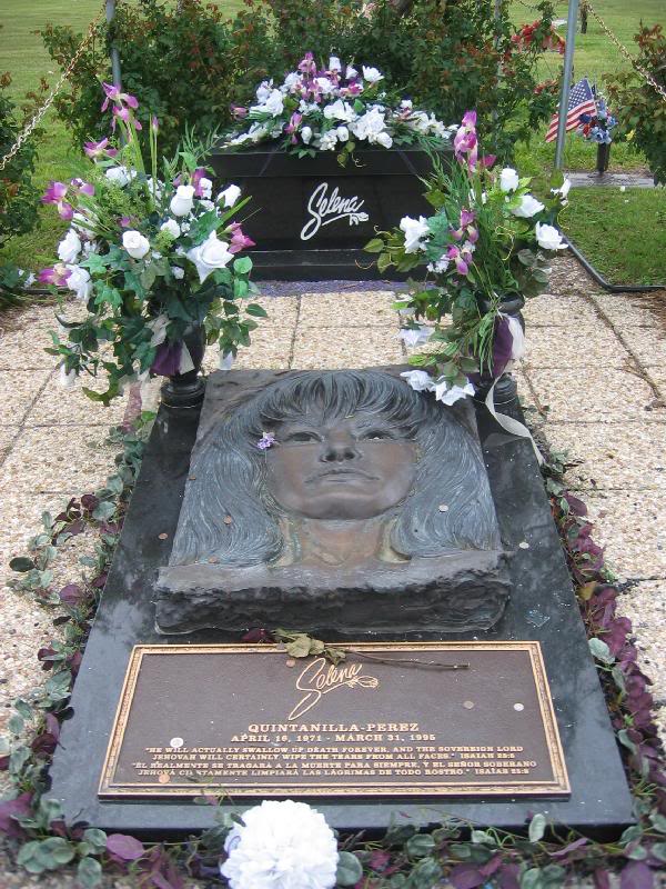 Selenas grave site at Sea Side Memorial.