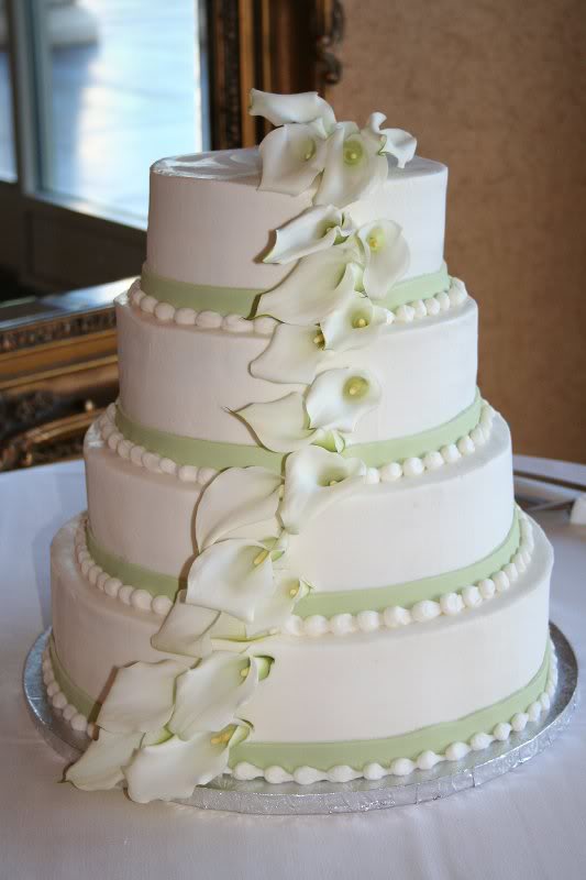 calla lilly and sage green wedding cake