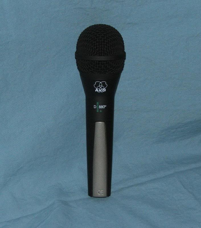 AKG D-880 Microphone