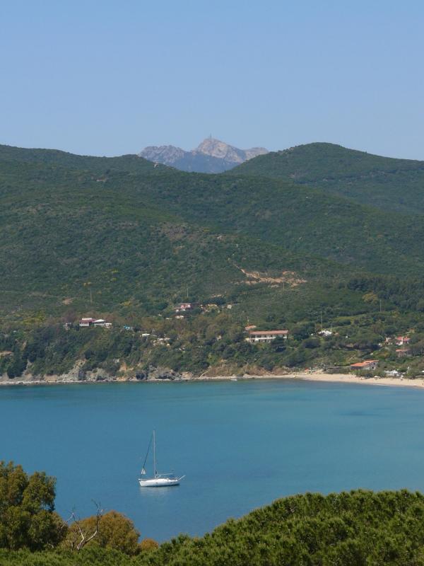 barca in rada, monte capanne