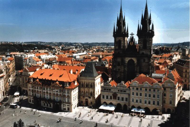 Nuestra Se�ora de Tyn y Palacio Golz-Kinsky