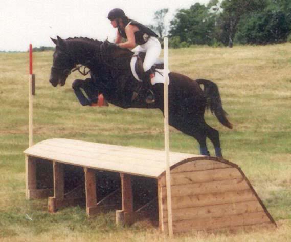 Yellow Creek, jumping crosscountry coop at Will O' Wind...