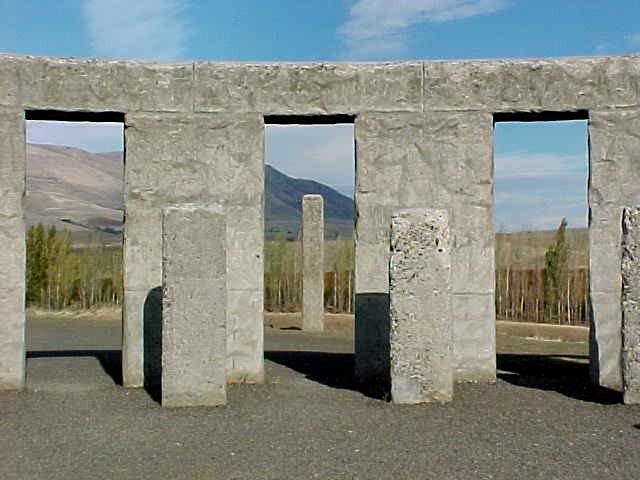 MARYHILL STONEHENGE 4