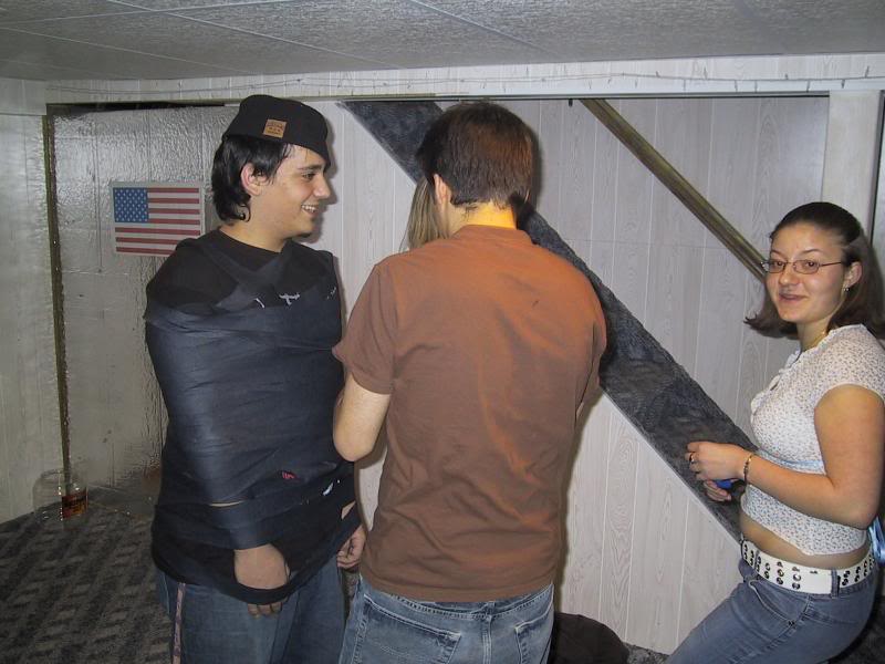 Kyle gettin wrapped up by Billy while Alyssa watches