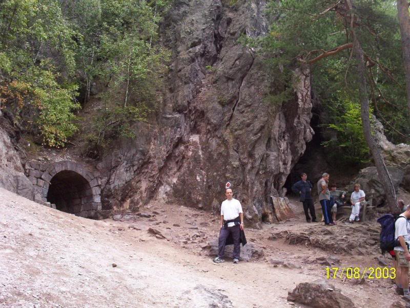 100_4101 Mircea la grota sulfuroasa