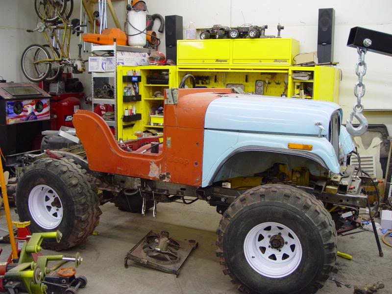 hood on and grill in thinkin it might fit fenders are 5...