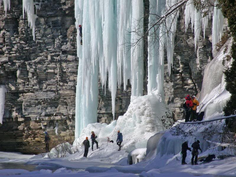 Winter scenes: Festiglace 2005 and Gorge Dery, Pont Rouge