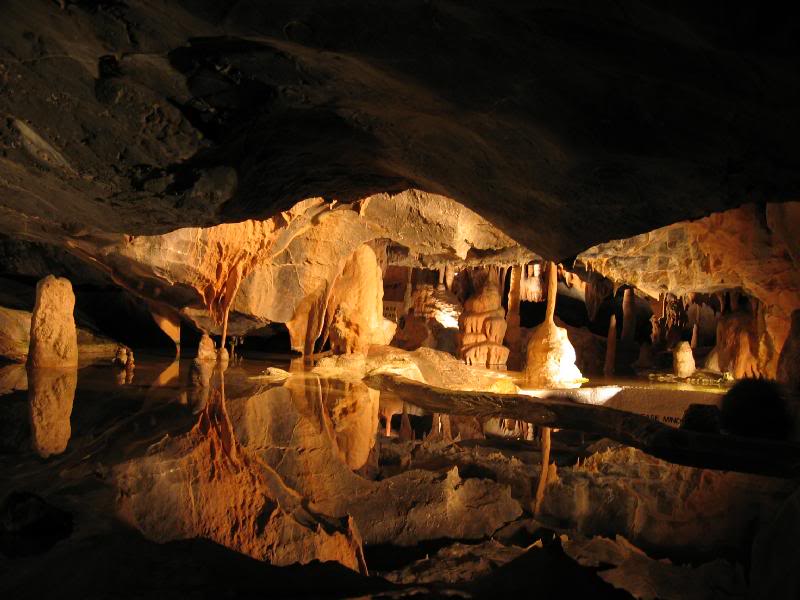 cox's cave mirror pool (no flash)