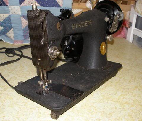 Singer "Black Side" 127 with plain plate