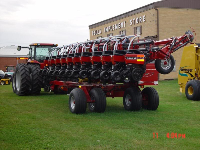 Case IH MX 255 & Case IH 1200 Series ASM Planter 4