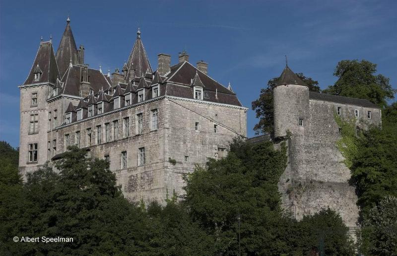 Durbuy-sur-Ourt he - Chateau d'Ursel 28082005