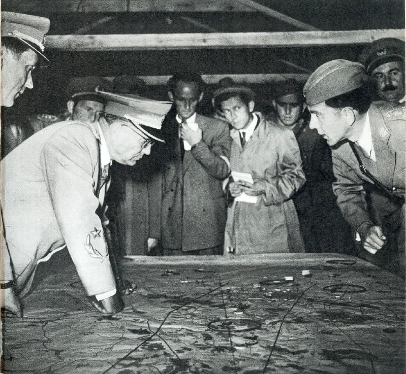 102_marsal Tito na jednom manevru JNA