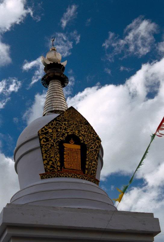 �]���s���� White pagoda at Running Horses Mt.