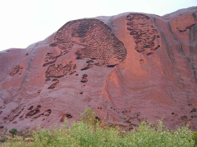 Uluru base 10 - crevices