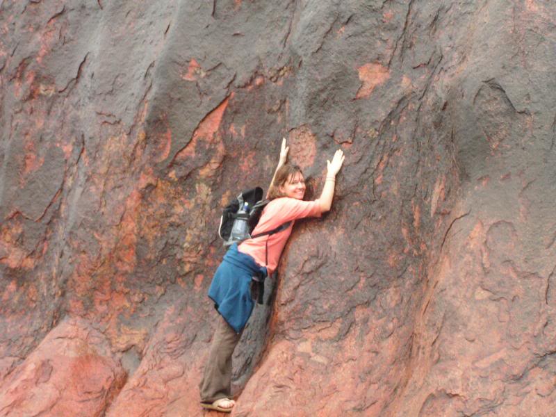 Uluru base 17 - Juje hugs the rock!