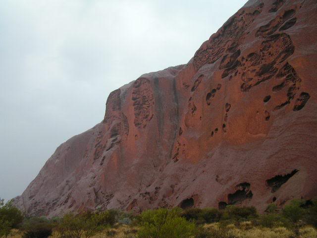 Uluru base 9 - crevices