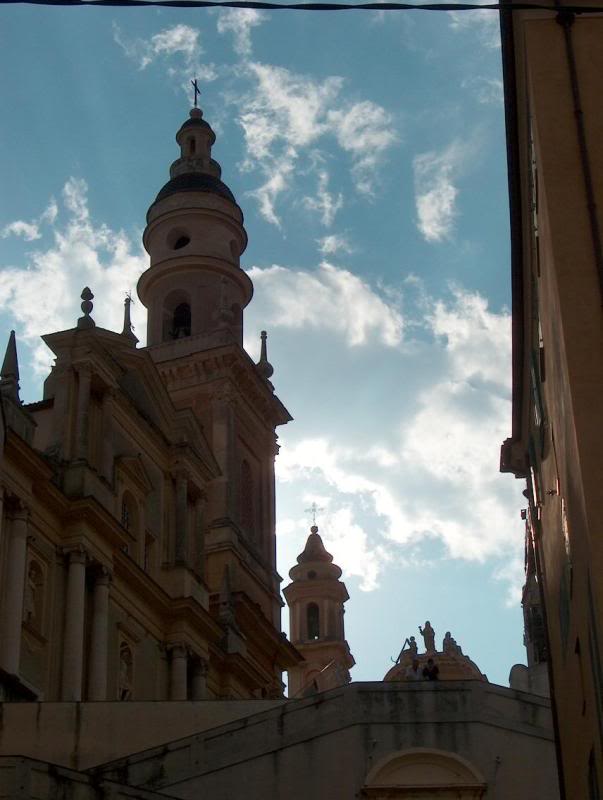 chiesa in controluce