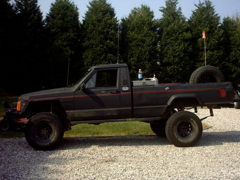 side view of the truck. Observe the lack of rear sheet...