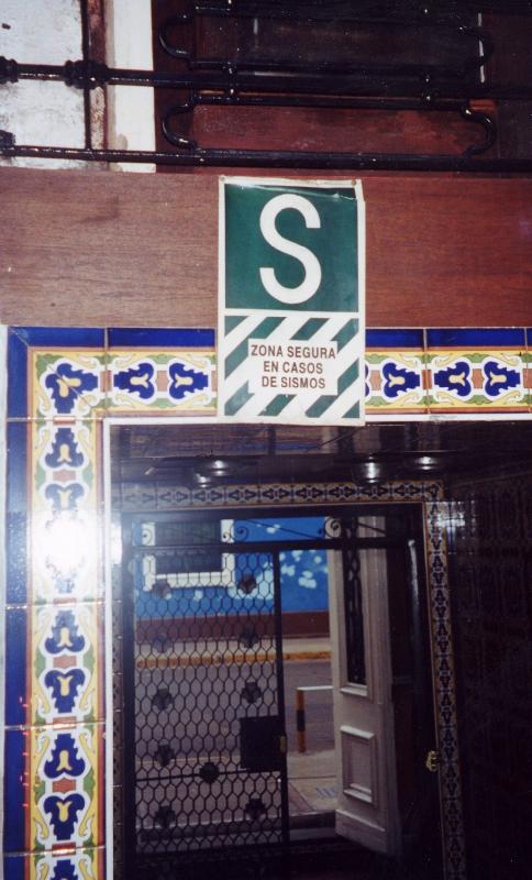 Sign for sismos, or seismic movement, meaning take refu...
