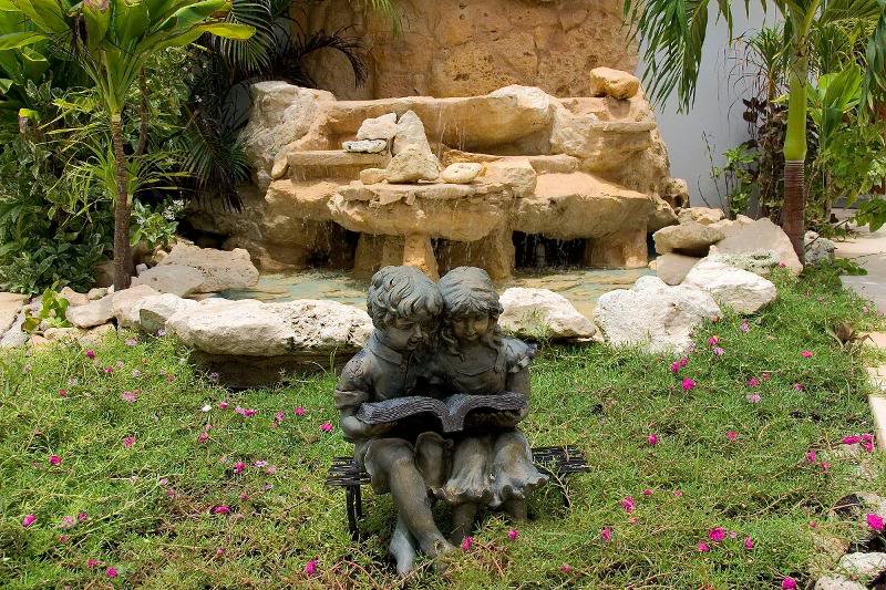 Lobby Fountain and Reading Couple - HBR 2415