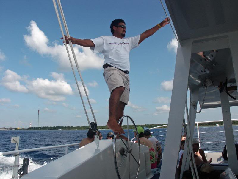 Special steering skills of the Catamaran Captain