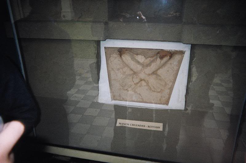 Manos Cruzadas - Kotosh