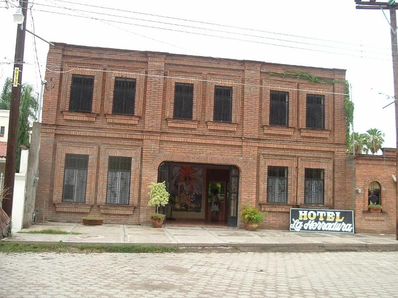 The hotel Herradura in El Fuerte.