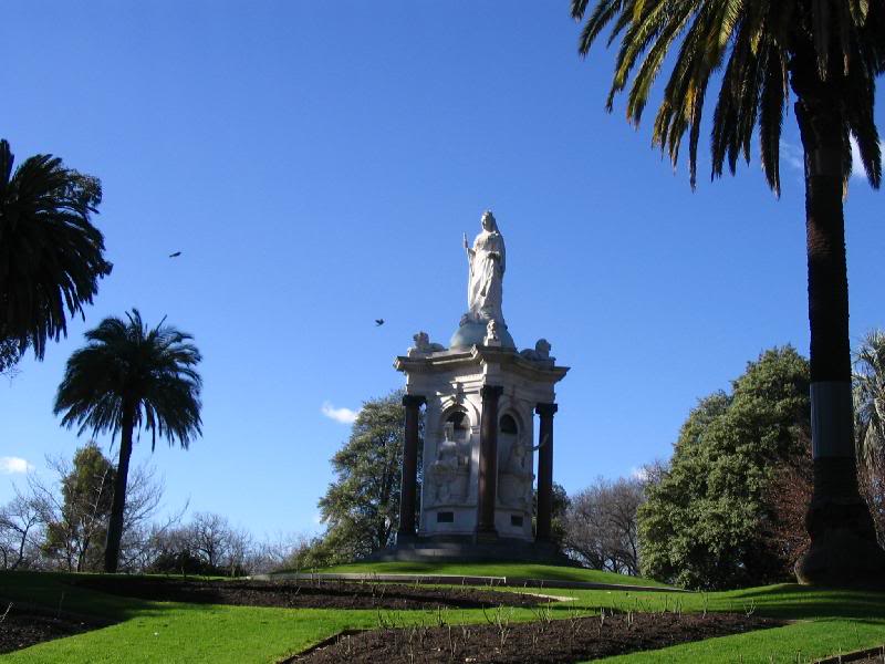 Queen's Statue