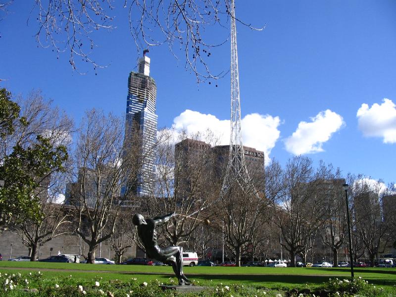 The Statue & The City