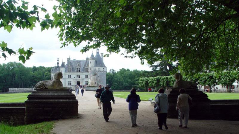 Tours, End of Walkway, Chateau de Chenonceau