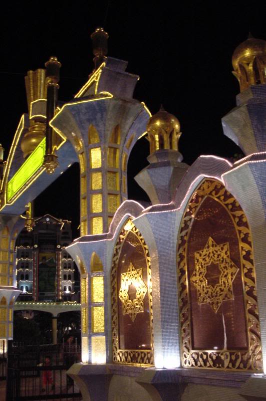 entrance at Omar Ali Saifuddien Mosque, Bandar Seri Beg...