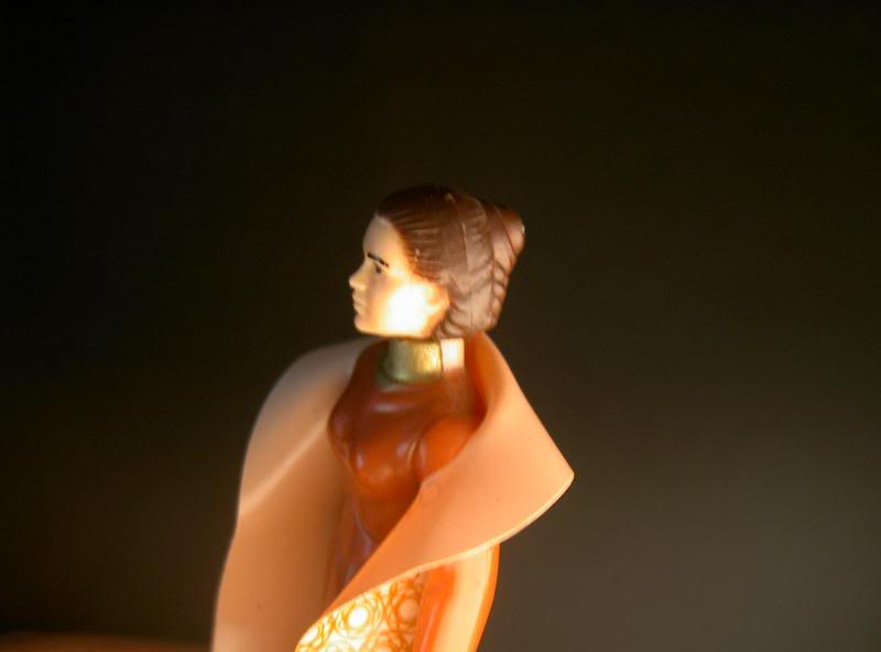 Leia Bespin gold neck close up