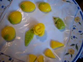 Lamai+trandafir din fondant